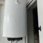 Instalación de termo eléctrico Corbero por electricista en cocina de Valencia